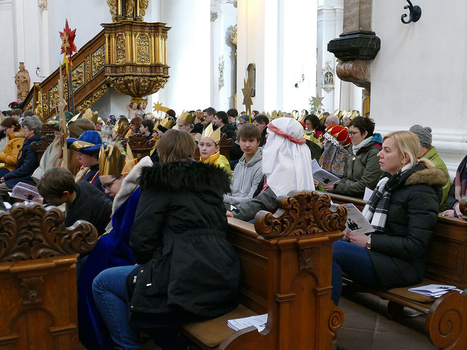 Aussendung der Sternsinger im Hohen Dom zu Fulda (Foto: Karl-Franz Thiede)